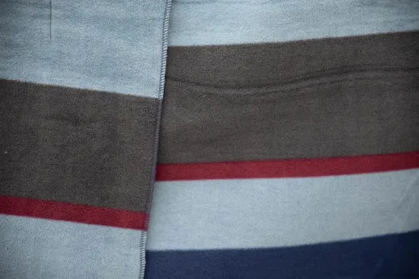 Coperta Quadrata a strisce in Pile - immagine 4